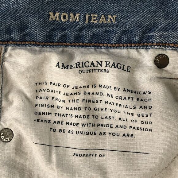 American Eagle Women’s Mom Jean Light Blue Distressed Size 4 Short - Picture 14 of 16